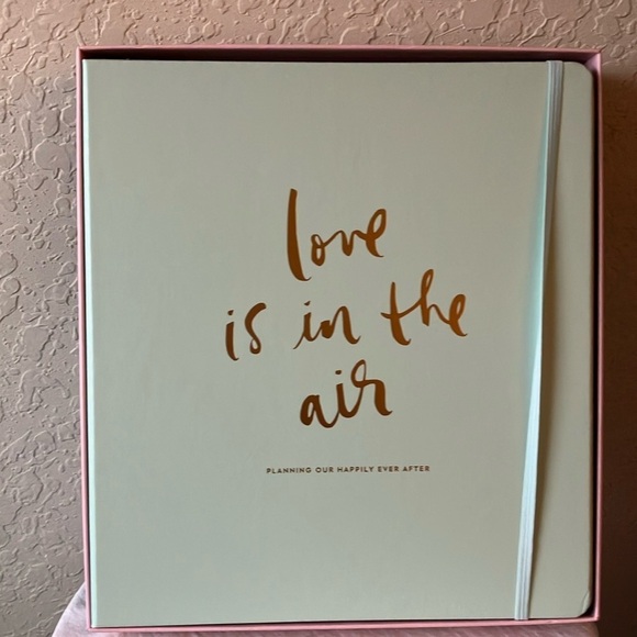 Kate Spade:Bridal Planner-Gold Tone 3 Ring Binder-zipper pouch-48 planning pages - Picture 1 of 16